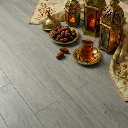 باركيه SPC كود 103 من شركة الطالب : شكل خشب فاخر ومقاومة فائقة